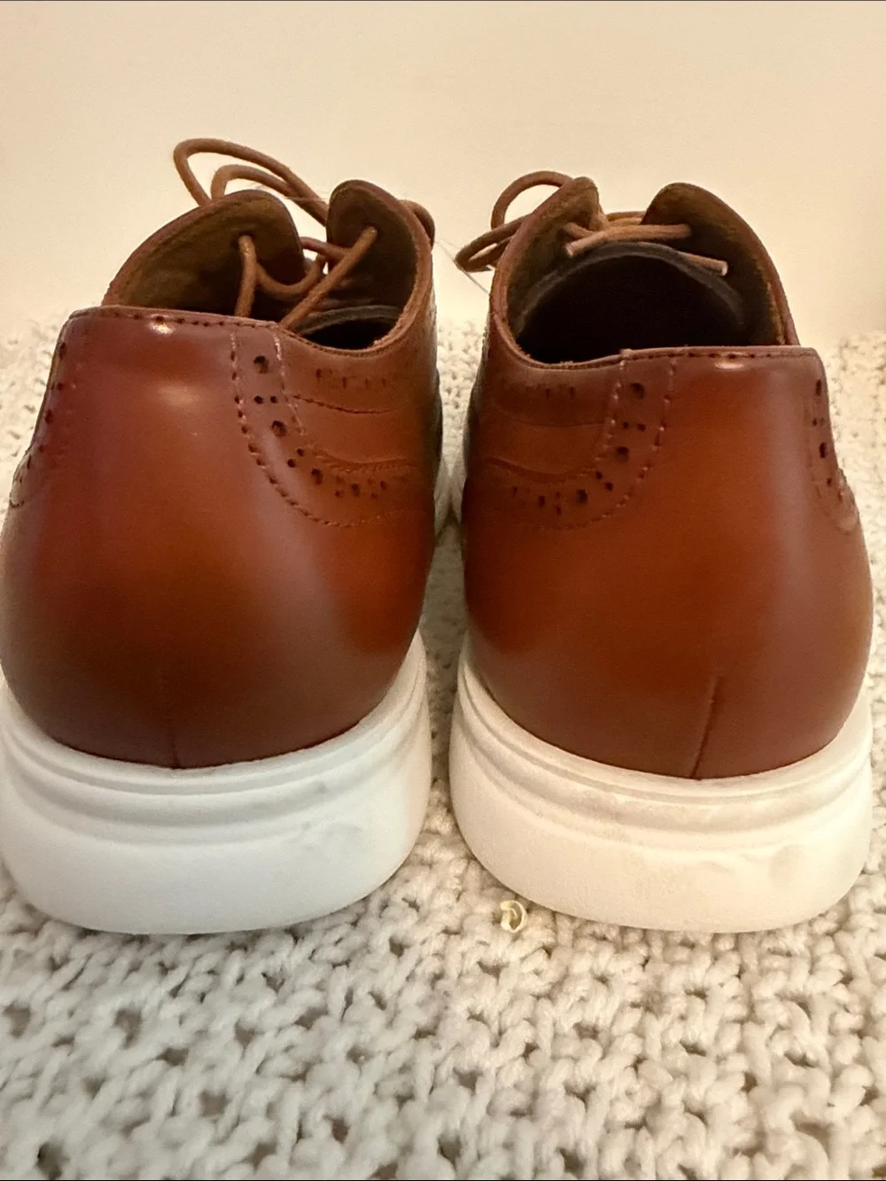 Reaction Kenneth Cole Men's Tan Leather Wingtip Derbys with White Sole size 11.5